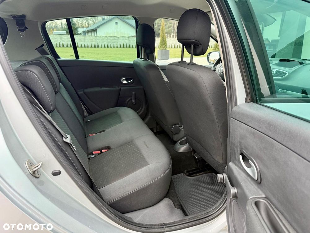 Renault Clio 1.2 16V Intens - 21