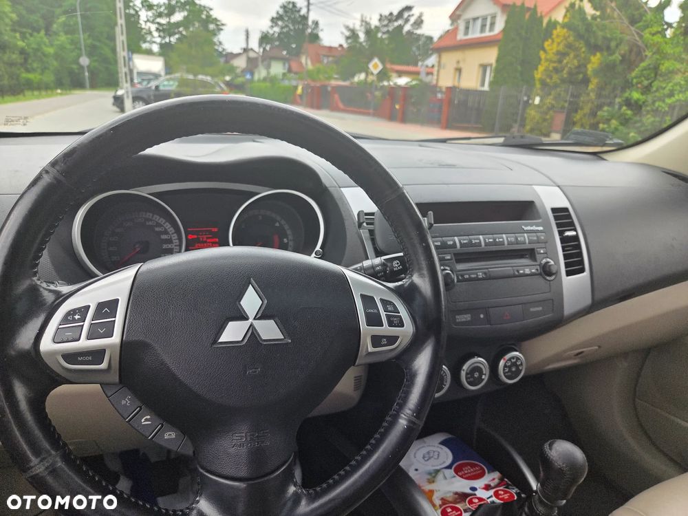 Mitsubishi Outlander 2.0 DID Instyle - 4