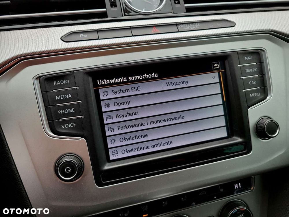 Volkswagen Passat - 37
