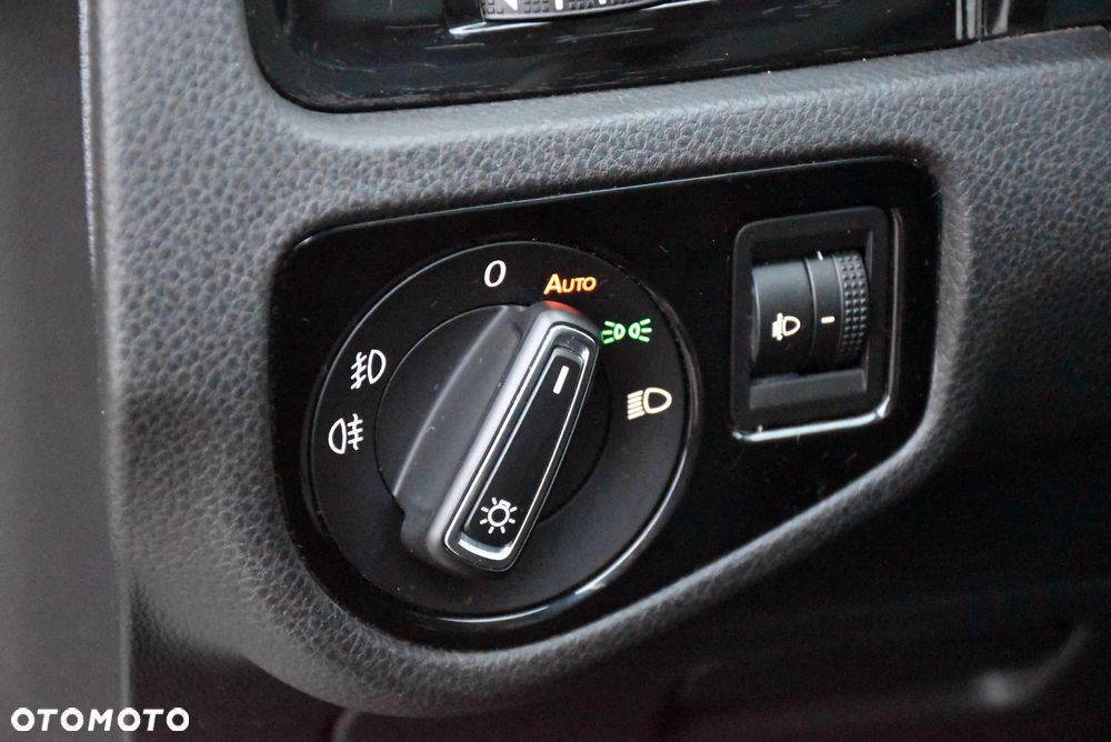 Volkswagen Golf 1.6 TDI BlueMotion Technology Cup - 24