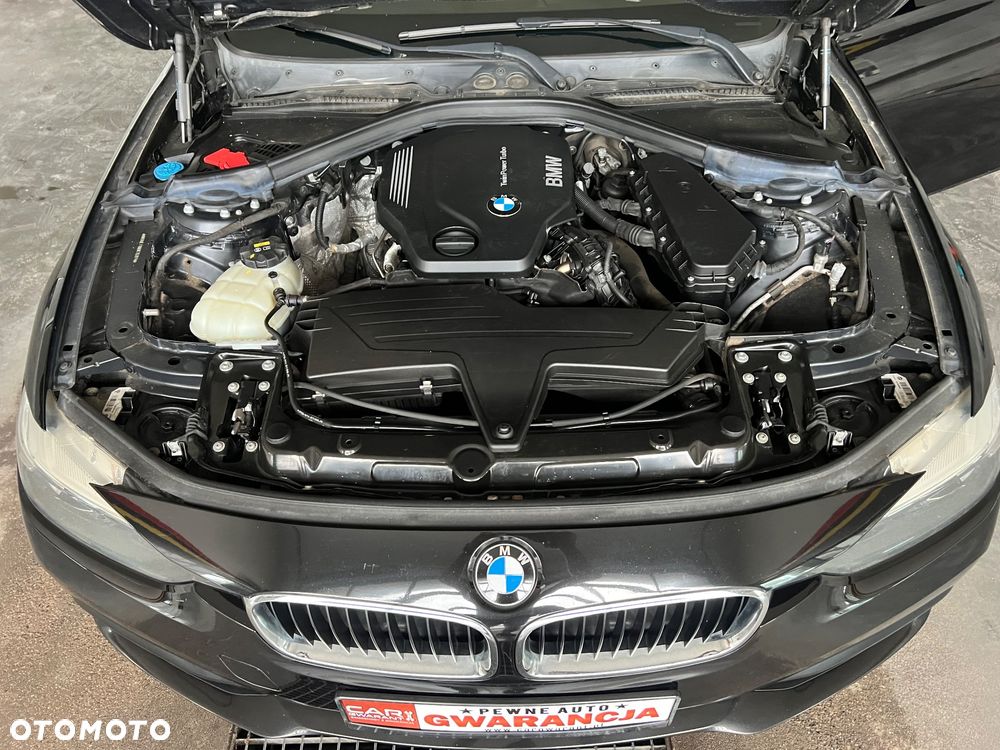 BMW Seria 3 318d xDrive - 12