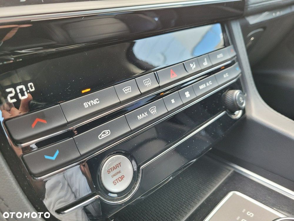 Jaguar F-Pace - 33