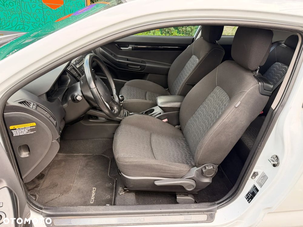 Kia Ceed - 16