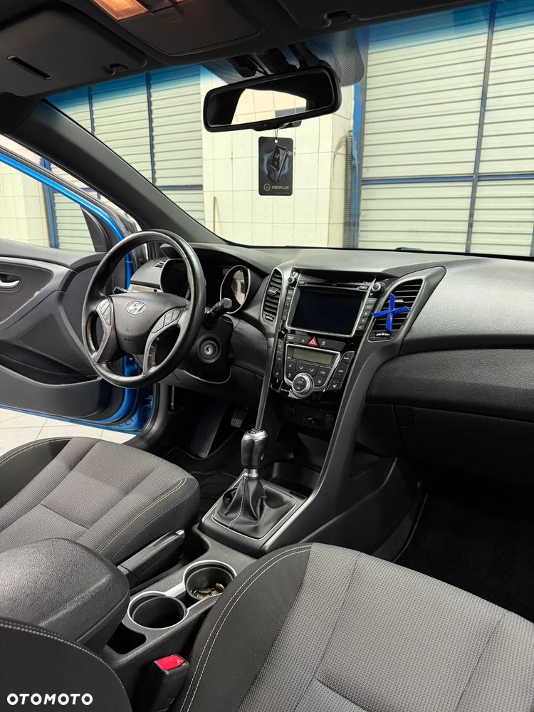 Hyundai i30 blue 1.6 GDI Passion - 12