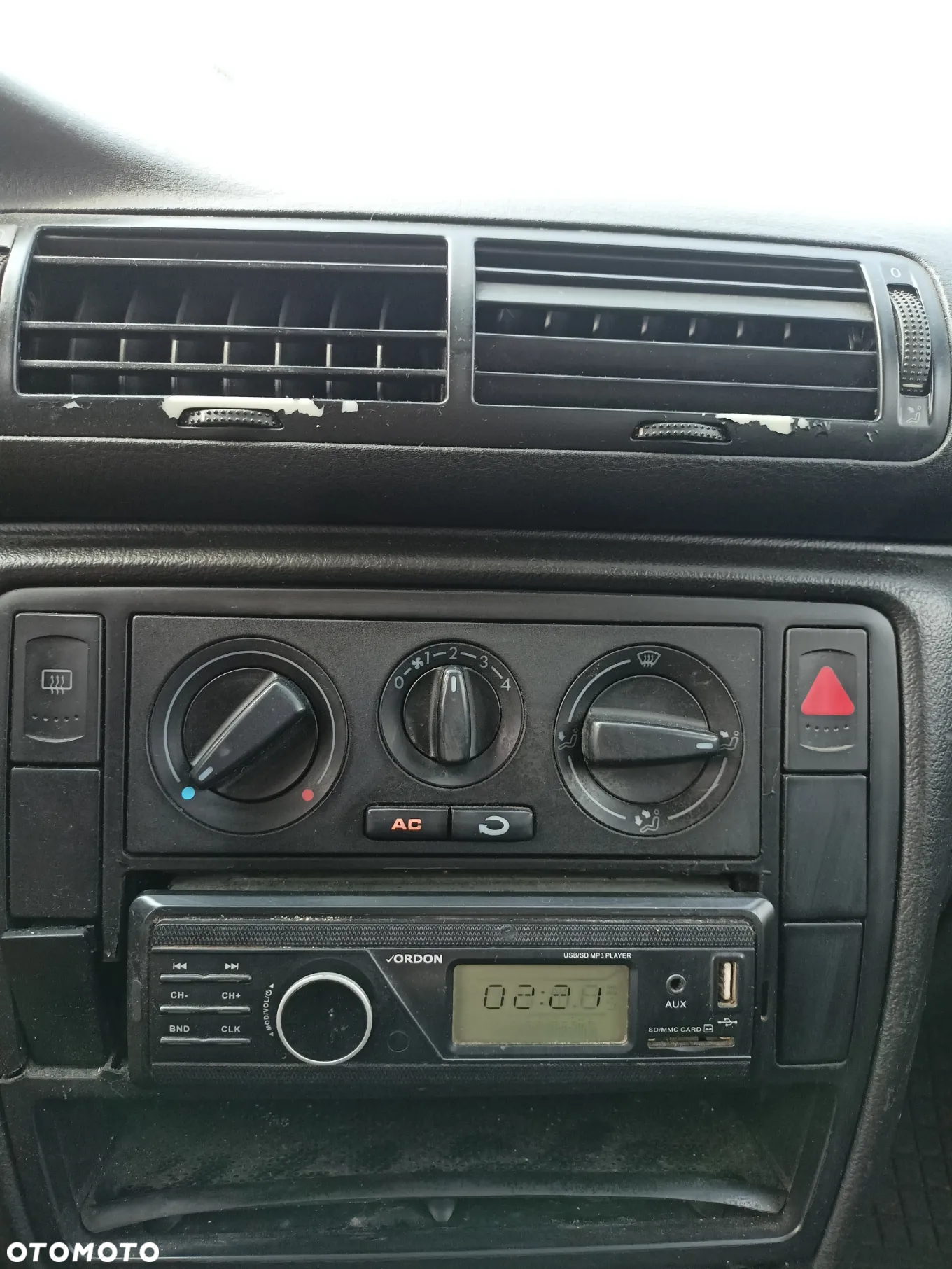 Volkswagen Passat 1.6 - 9