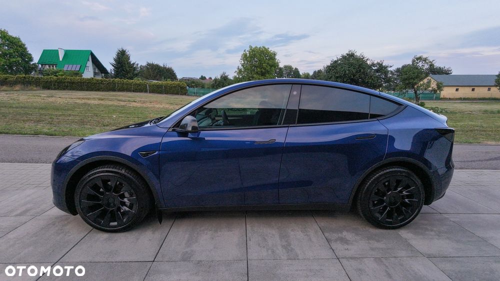 Tesla Model Y Long Range AWD - 16