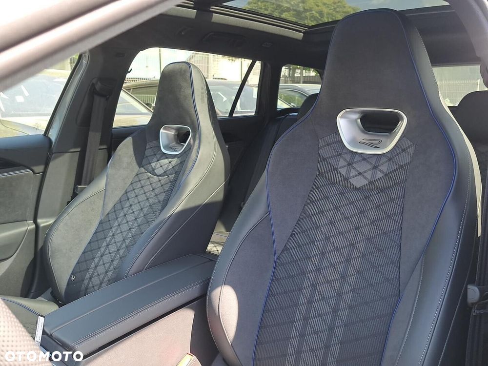 Volkswagen Passat - 11