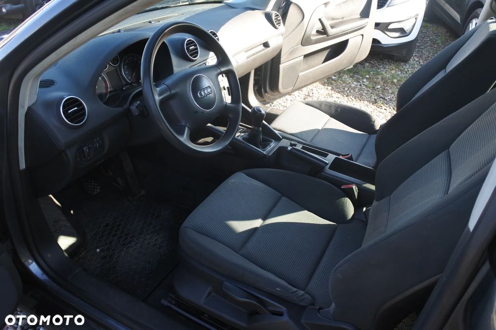 Audi A3 3-drzwiowe 1.6 Ambition - 8