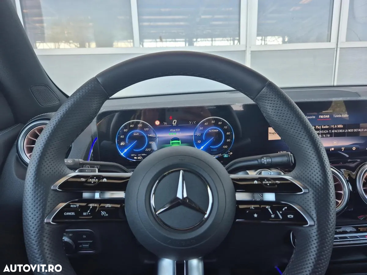 Mercedes-Benz EQB 300 4MATIC - 11