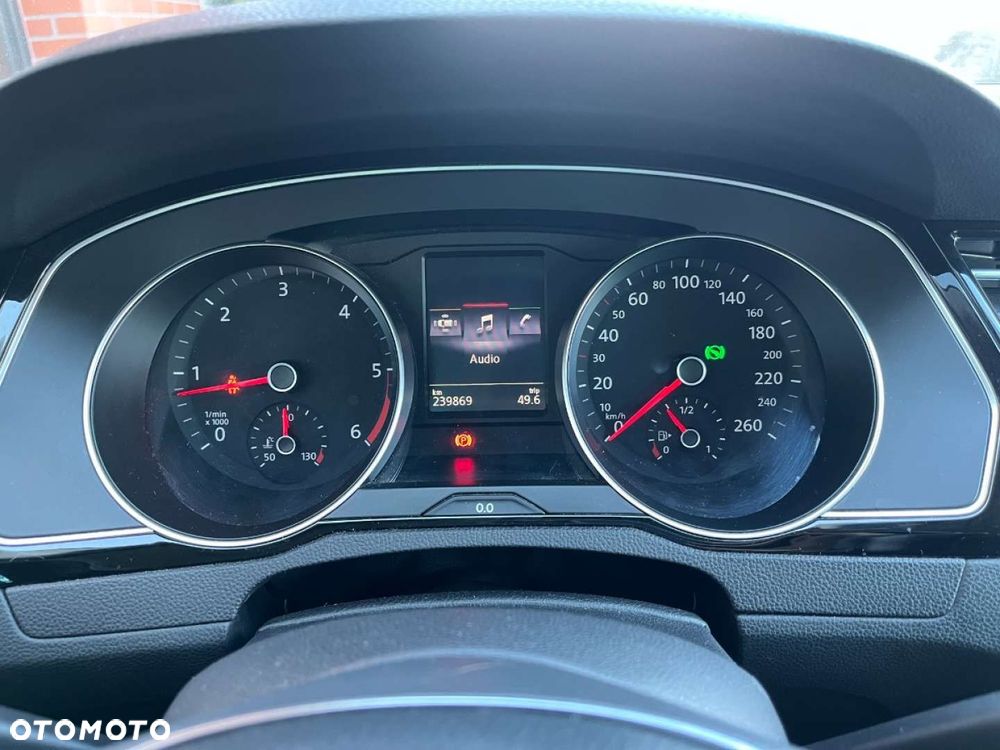 Volkswagen Passat - 12