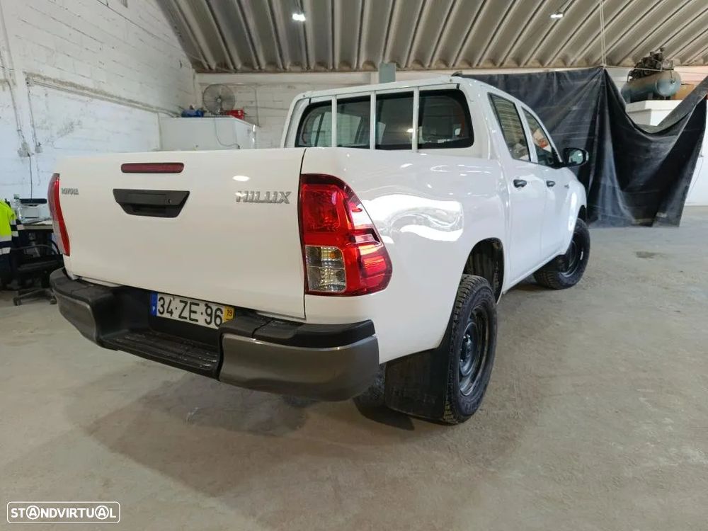 Toyota Hilux 2.4 D-4D 4WD CD CM - 3