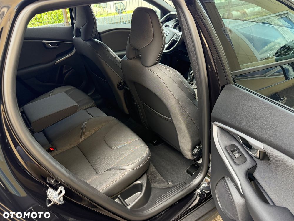 Volvo V40 Cross Country - 9