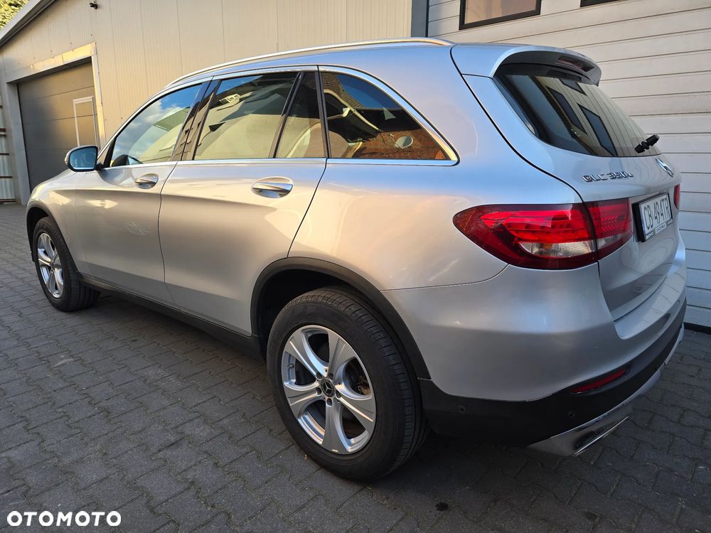 Mercedes-Benz GLC 300 e 4-Matic - 8