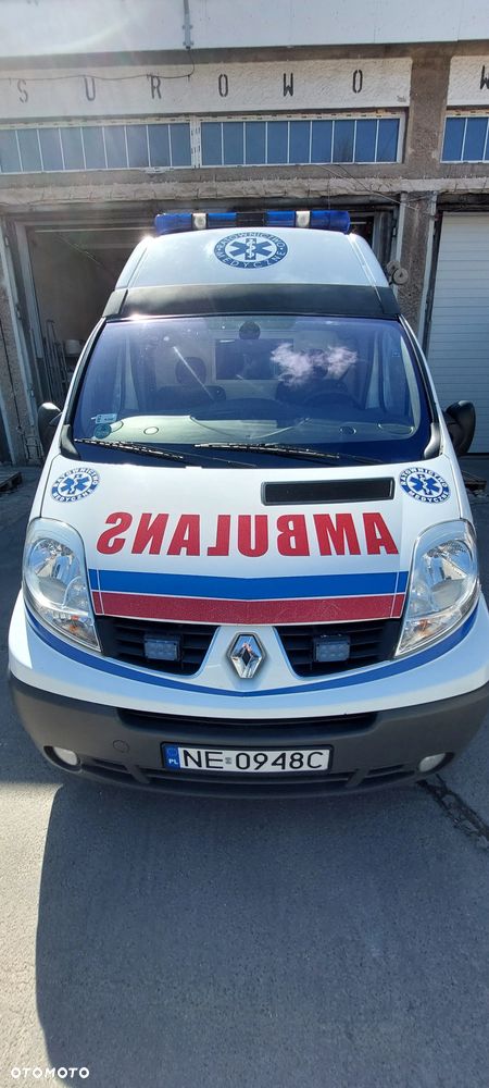 Renault Trafic ambulans - 7