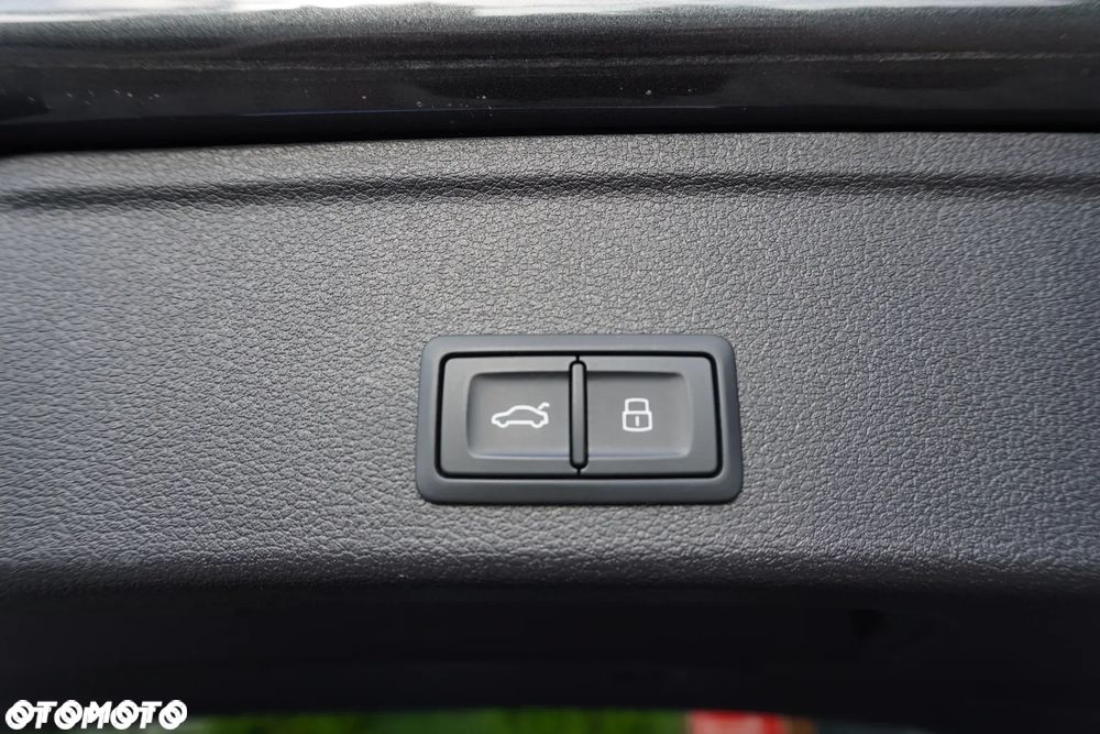 Audi A4 Avant 40 TDI quattro S tronic S line - 37