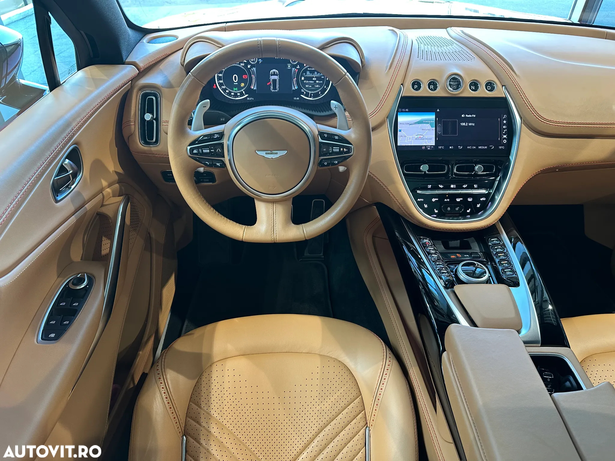 Aston Martin DBX - 10