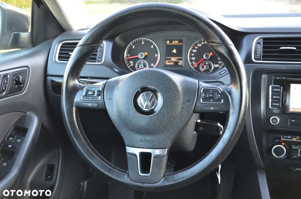 Volkswagen Jetta 1.6 TDI Blue Motion Technology Comfortline - 18