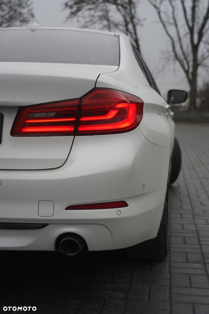 BMW Seria 5 520d Sport - 10
