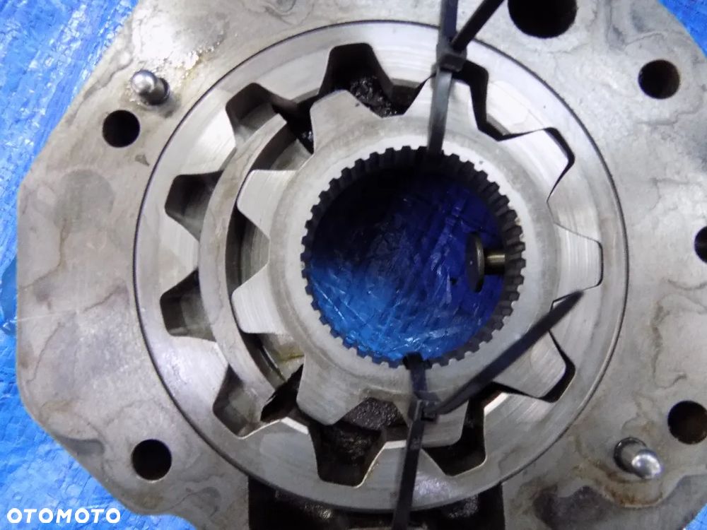 obudowa pompy skrzyni biegów r109002 john deere 6300 6100 6200 6400 - 6