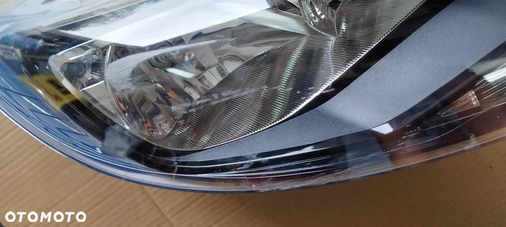 prawa lampa focus mk3 czarna bm5113w029 - 2