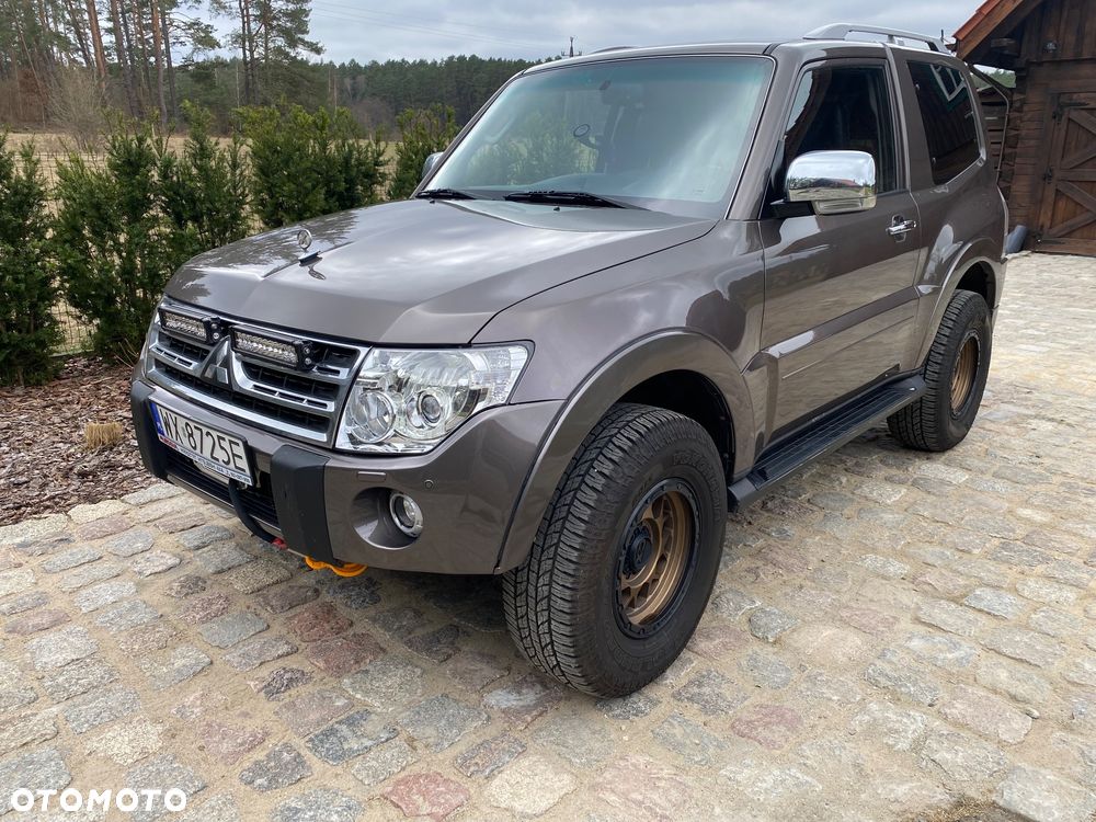 Mitsubishi Pajero - 1