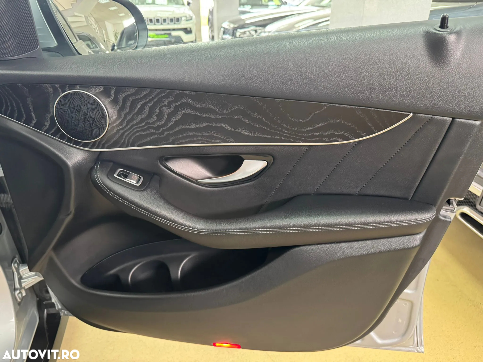 Mercedes-Benz GLC 300 d 4Matic 9G-TRONIC AMG Line - 17