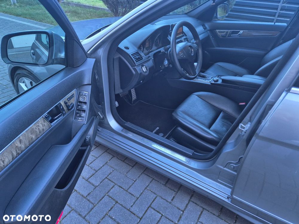 Mercedes-Benz Klasa C 320 T CDI DPF 4Matic 7G-TRONIC Avantgarde - 8