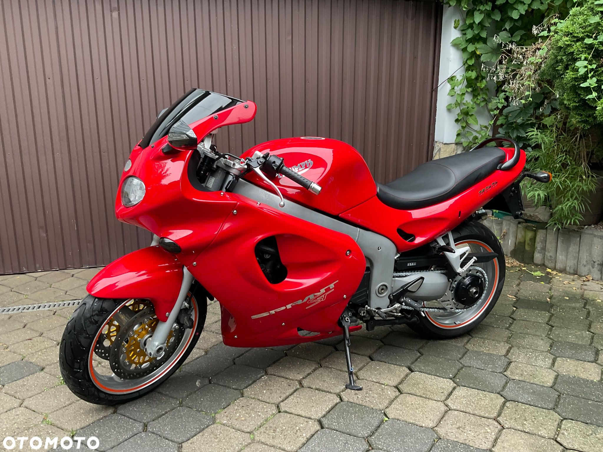 Triumph Sprint - 1