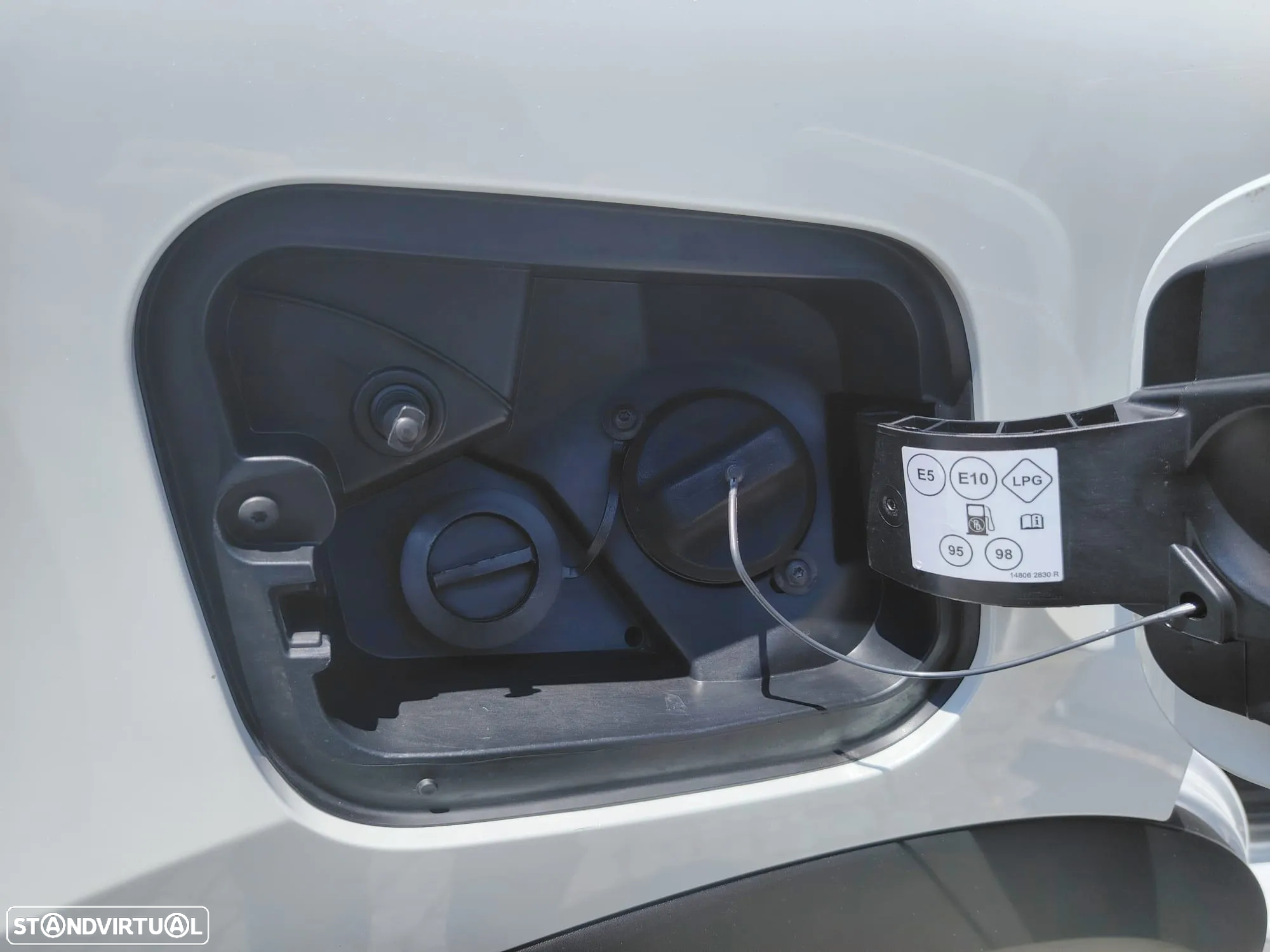 Renault Captur 1.0 TCe Techno Bi-Fuel - 38