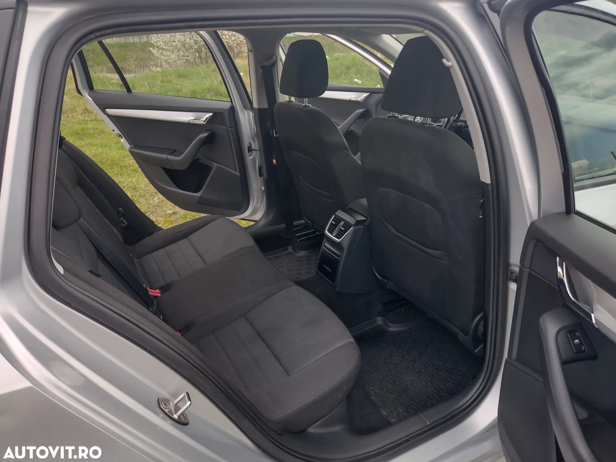 Skoda Octavia 1.6 TDI AMBITION - 6