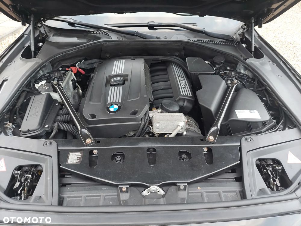 BMW Seria 5 528i - 24