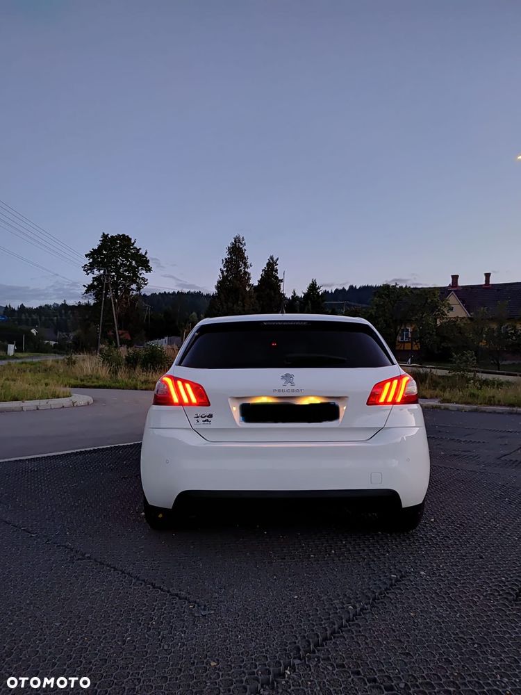 Peugeot 308 BlueHDi 130 EAT8 Allure - 12