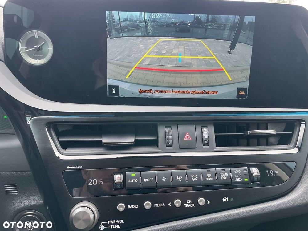 Lexus ES 300h Business Edition - 16