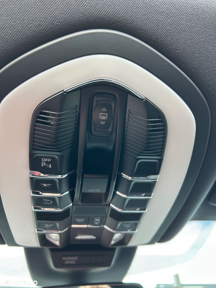 Porsche Macan T - 12