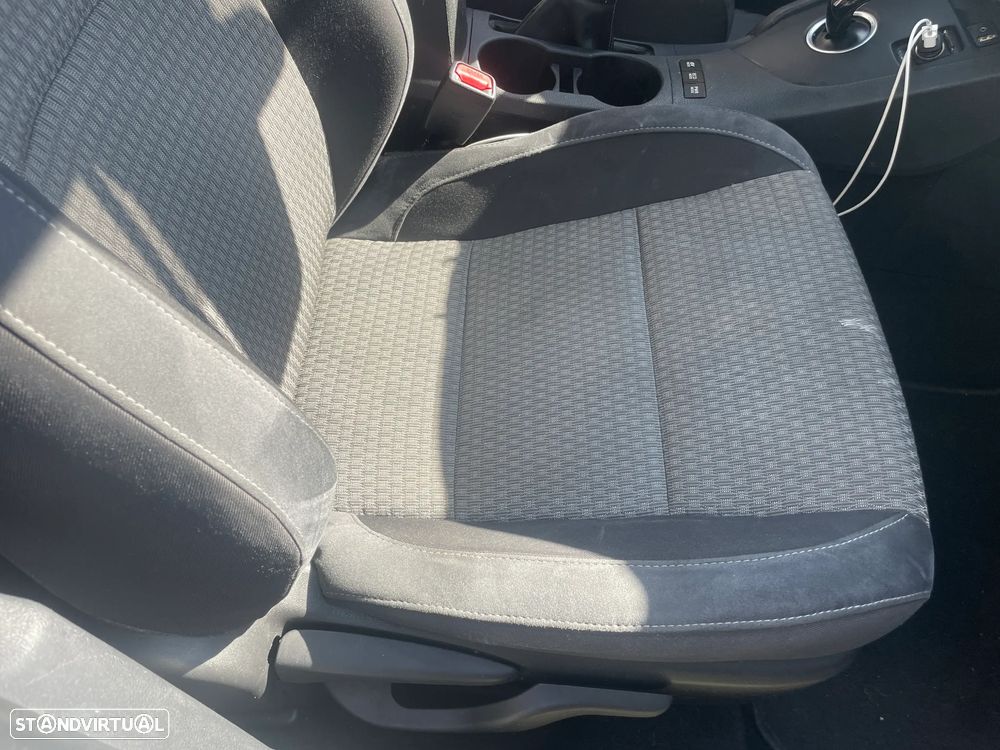 Toyota Auris Touring Sports 1.8 HSD Comfort +P.Techno+P.Sport - 20