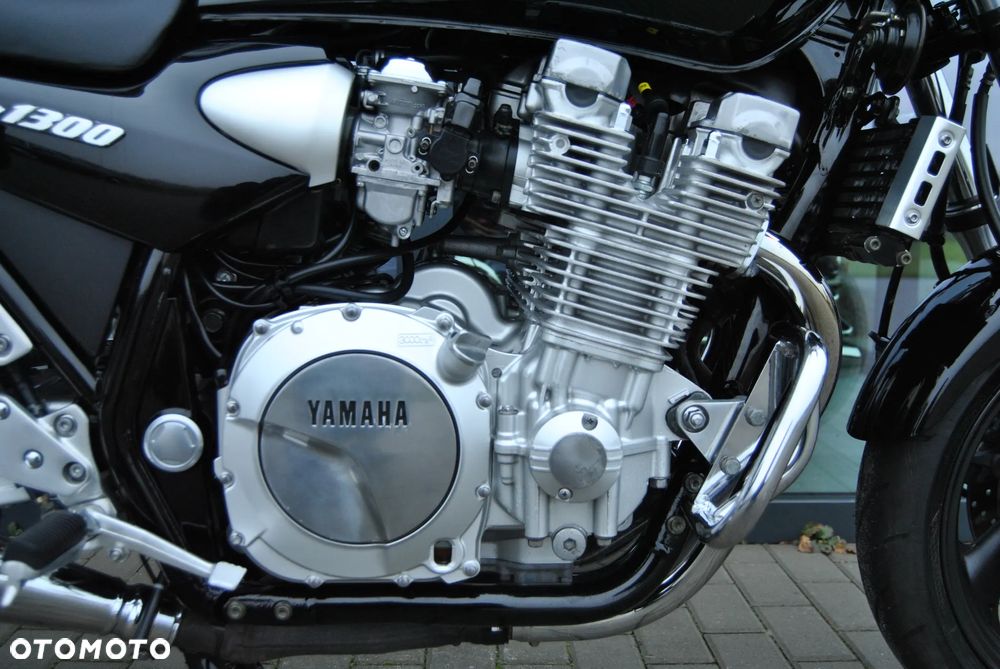 Yamaha XJR - 10
