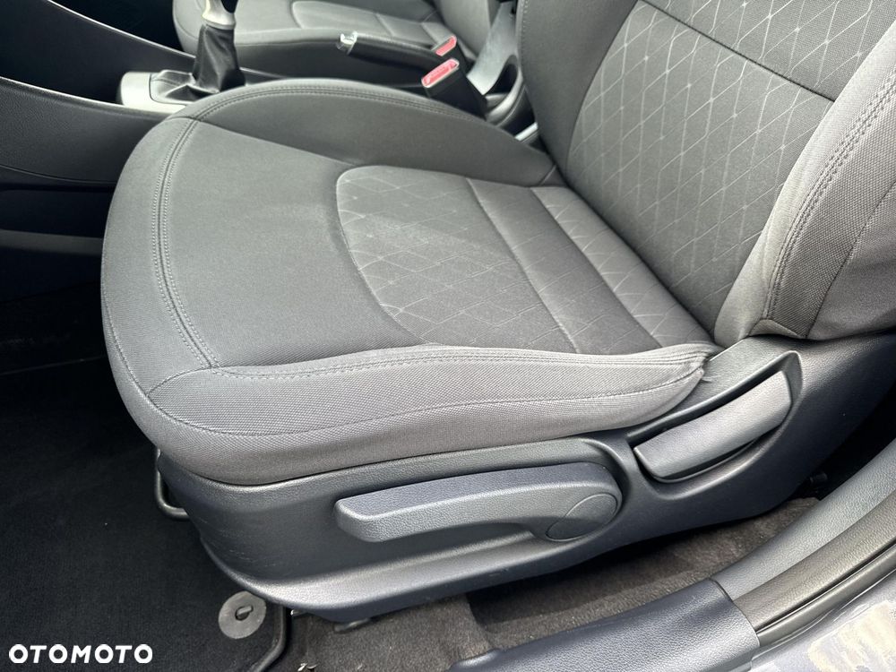 Kia Rio - 12