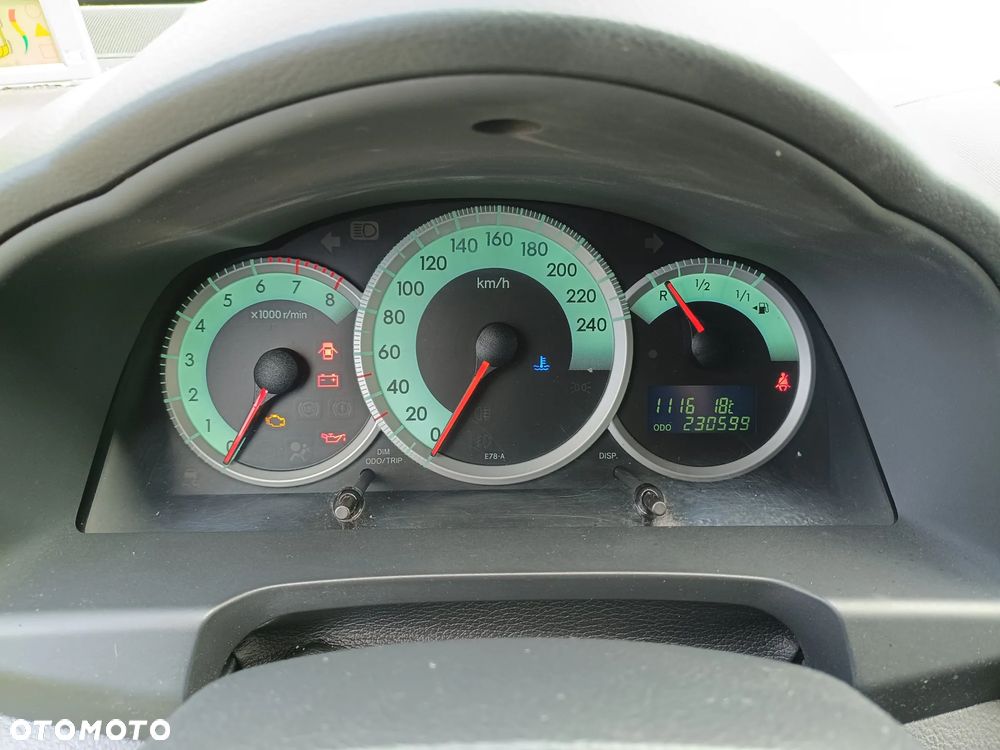 Toyota Corolla Verso 1.8 Sol + - 6