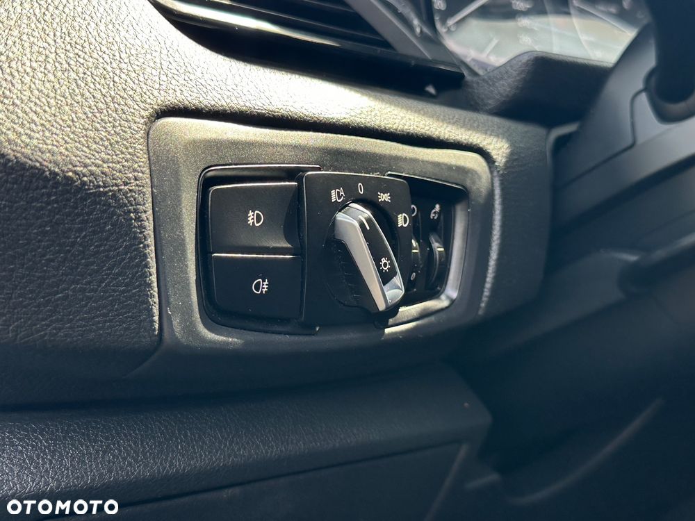BMW Seria 2 218d - 12