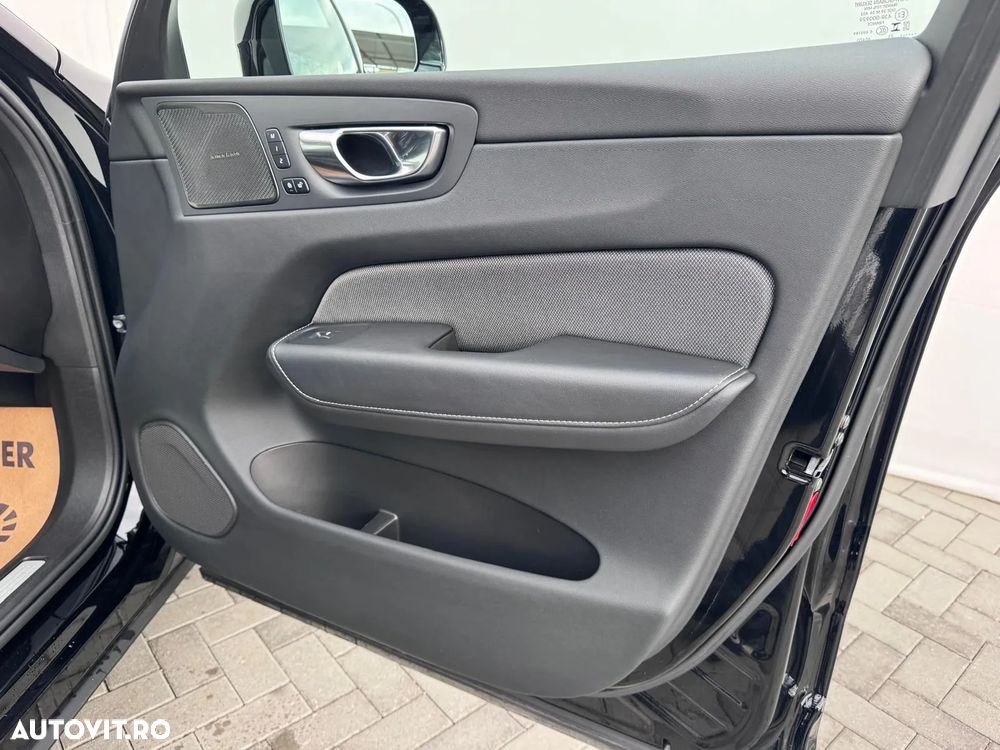 Volvo XC 60 B5 MHEV AT8 AWD Momentum Pro - 17