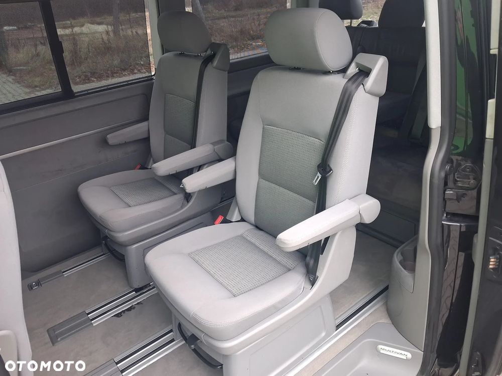 Volkswagen Multivan - 26