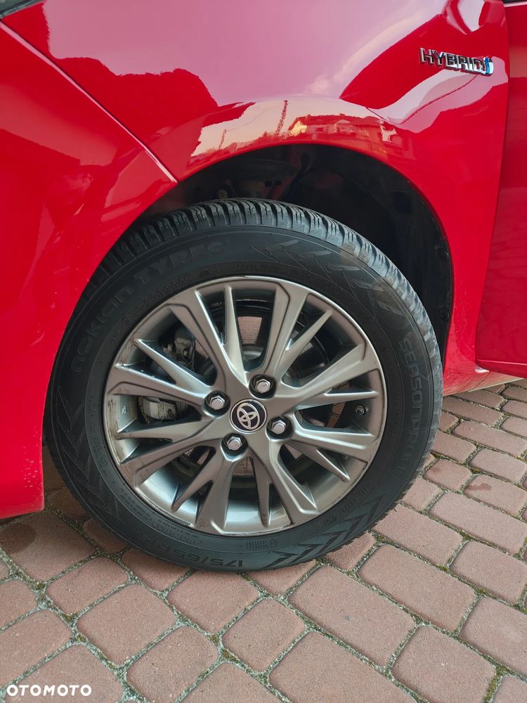 Toyota Yaris Hybrid 100 Premium - 26