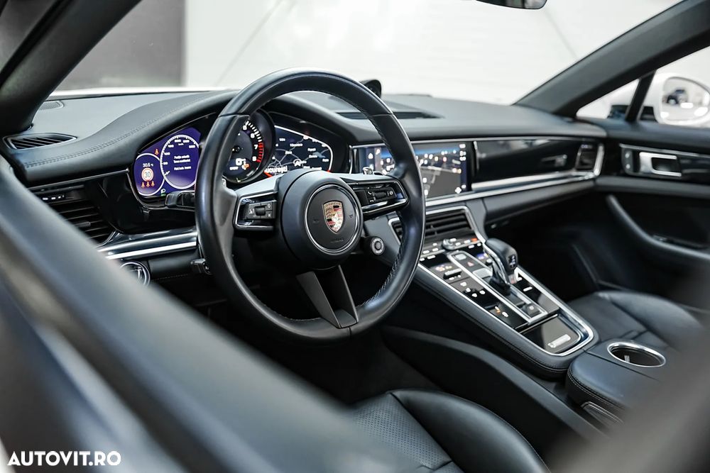 Porsche Panamera 4 E-Hybrid Platinum Edition - 32