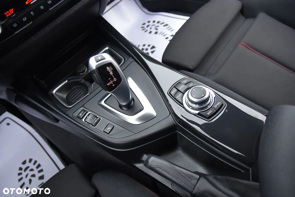 BMW Seria 2 218d Sport Line - 29