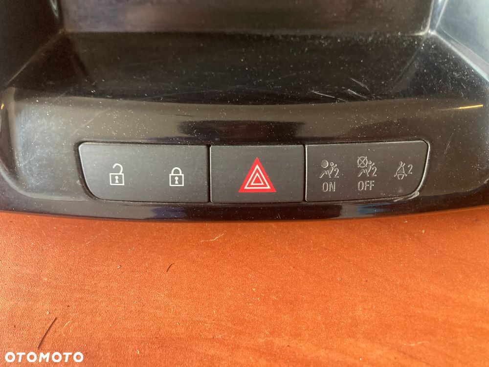 Ramka panel kratka nawiewu wyświetlacz ekran Opel Insignia A 13274794 13223793 - 2