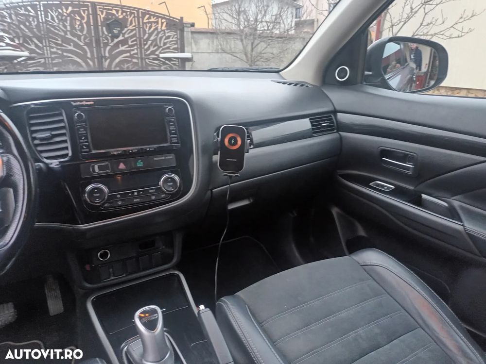 Mitsubishi Outlander 2.0 4WD CVT Plus - 11