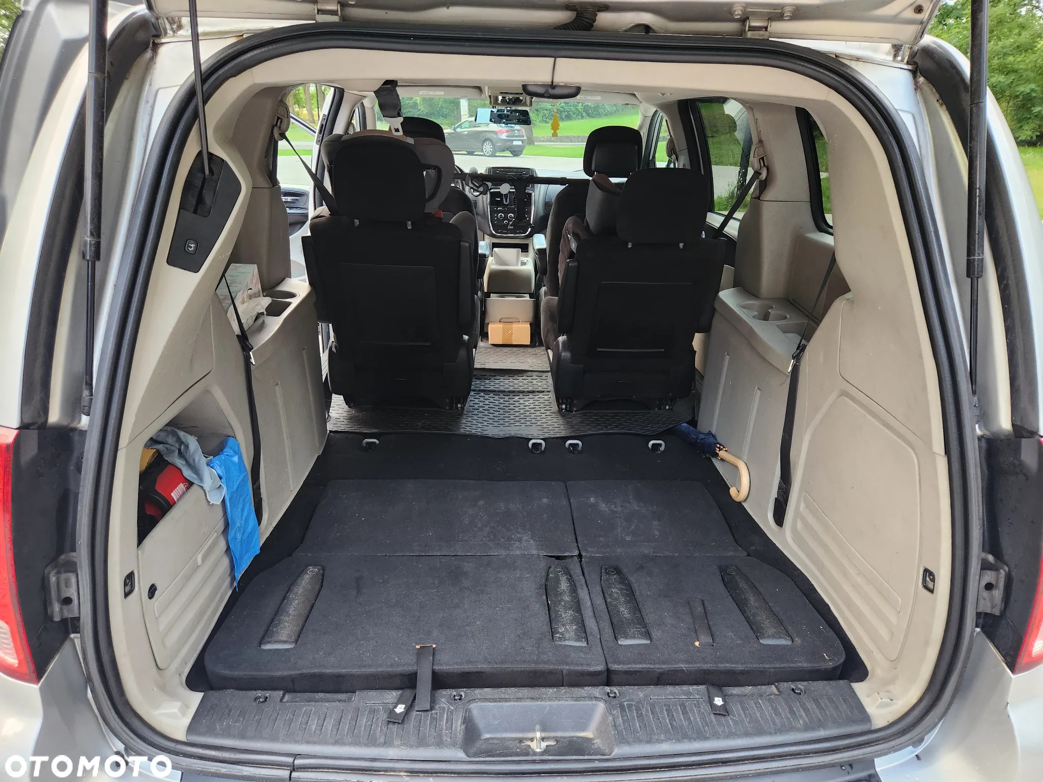 Dodge Grand Caravan - 2