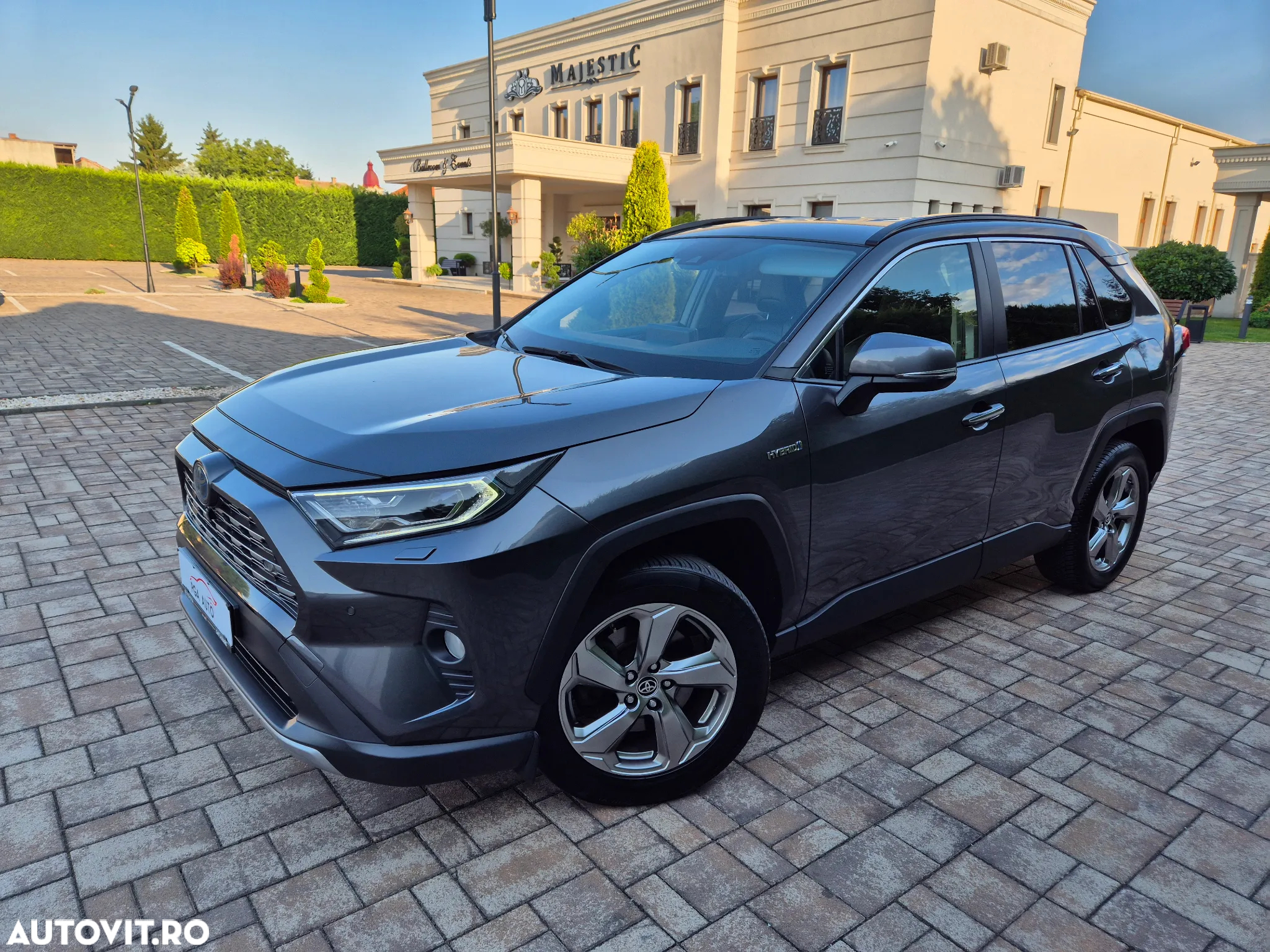 Toyota RAV4 2.5 4x4 Hybrid Lounge - 13