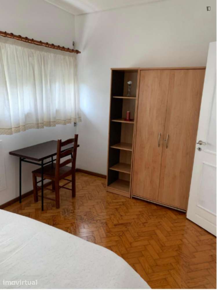 Quarto - localizado em Paranhos Porto - Grande imagem: 3/29
