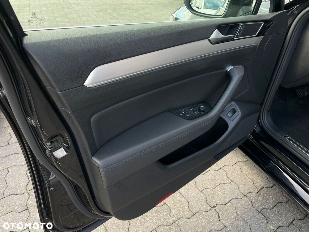 Volkswagen Passat - 19